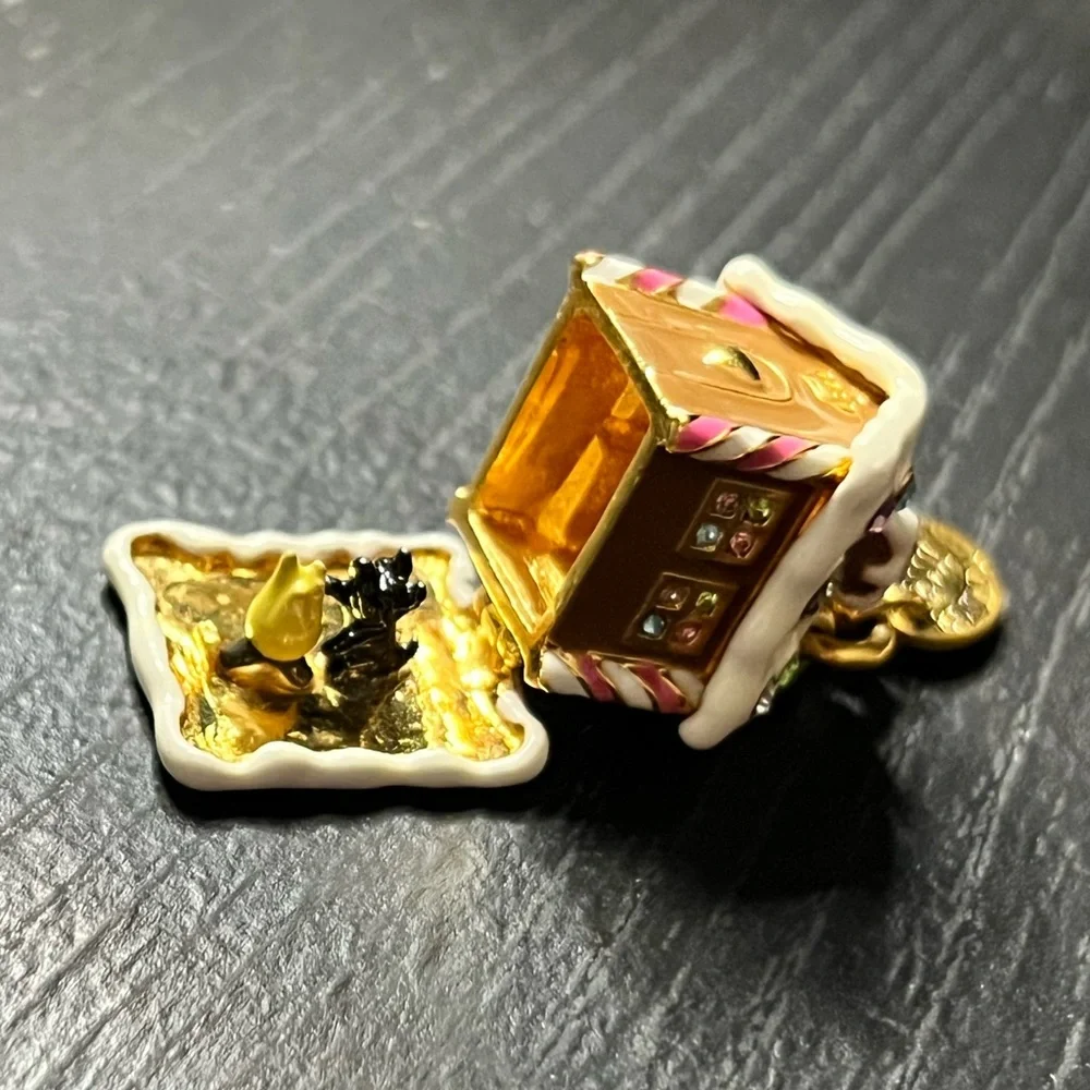 Juicy Couture 2007 Bracelet Charm Gingerbread House limited edition - Picture 5 of 8